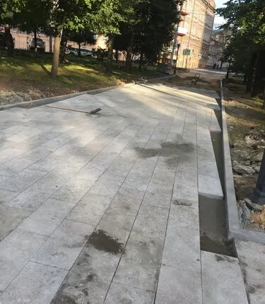 Фото №0 Мощение брусчатки