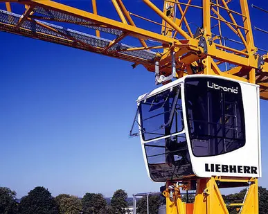 фото Аренда башенных кранов LIEBHERR 132ЕС-Н8
