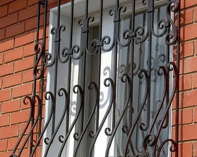 фото Решетка кованная многогранная