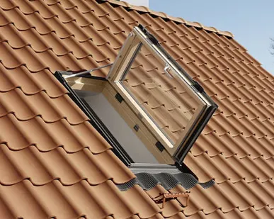 фото Мансардное окно Velux выход на крышу