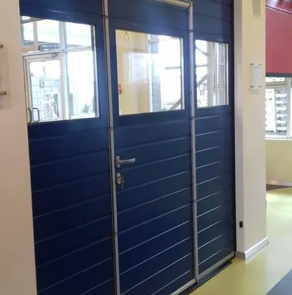 Фото №0 Ворота с калиткой и встроенными окнами