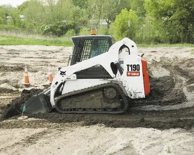 фото Аренда гусеничного минипогрузчика BOBCAT Т190