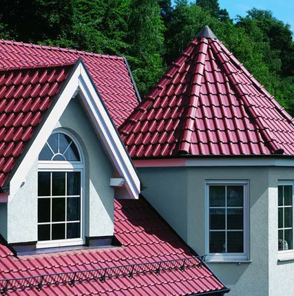 Фото №0 Монтаж кровли из металлочерепицы