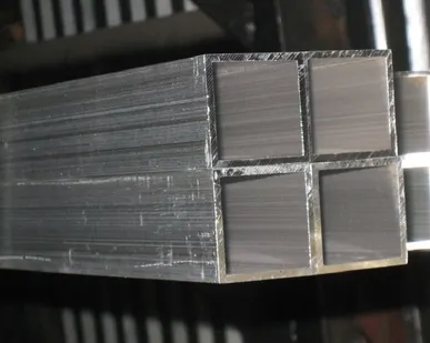 фото Труба алюминиевая прямоугольная 40х30х3 мм АД31