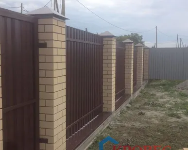 фото Столб кирпичный высотой 2м