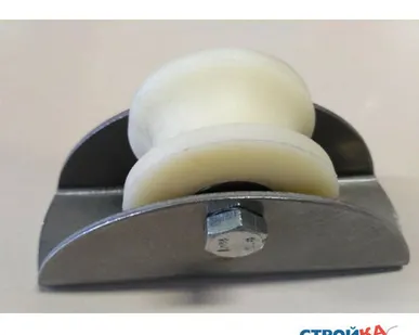 фото РОЛИК КАПРОЛОН D 70ММ ПОД ТРУБУ D 3/4 (25мм) НА ПЛАТФОРМЕ