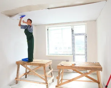 фото Покраска потолка в один слой маслеными красками