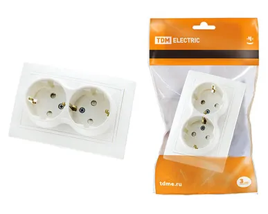 фото Розетка двойная с заземлением и защитными шторками 16А белый "Таймыр"