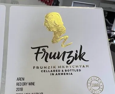 фото Печать этикетки на дизайнерской самокейке