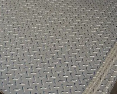 фото Лист рифленый чечевица 10*1500*6000 мм 3сп ГОСТ 8568-77