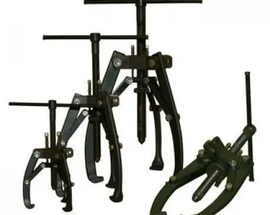 фото Съемник с винтовым приводом и механизмом центрирования и захвата СВ2