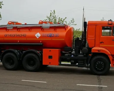 фото Автоцистерна НЕФАЗ 66052-19 на шасси КАМАЗ 65115-19
в