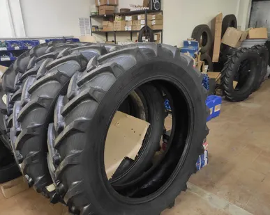 фото Шины задние широкие для МТЗ 15,5-38 Ф-2АД