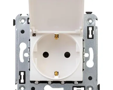 фото Розетка 3п 2P+E СП Avanti "Белое облако" с крышкой DKC 4400013