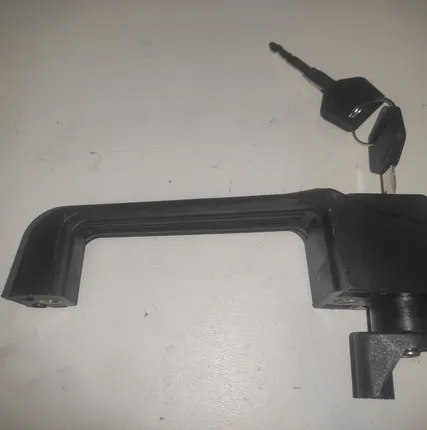 Фото №1 Ручка двери, артикул 80-6105300 (левая с ключом)