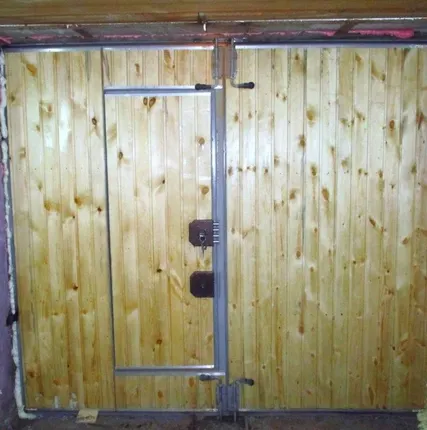 Фото №0 Ворота гаражные утеплённого типа