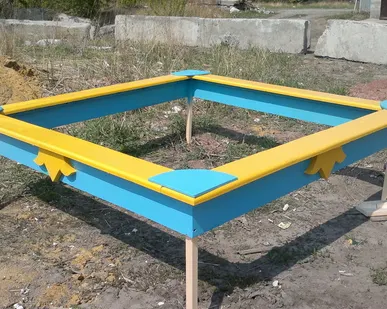 фото Песочница из сосны