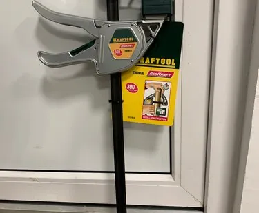 фото Струбцина пистолетная Kraftool, 300/95 32228-30