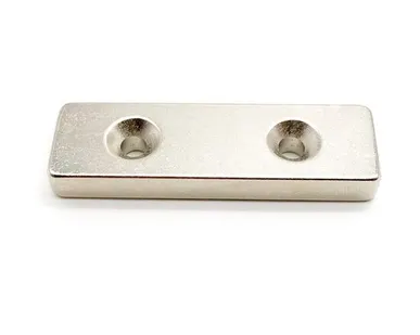 фото Неодимовый магнит прямоугольник 50x15x6 мм с двумя зенковками 7,5/4 мм (~10 кг)