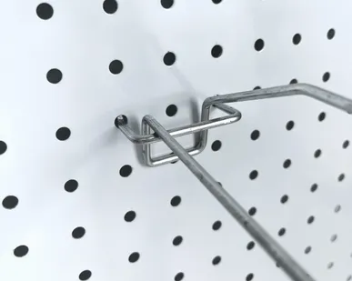 фото Крючок для перфорированной панели одинарный с ценникодержателем L=250мм, шаг 50мм,цинк