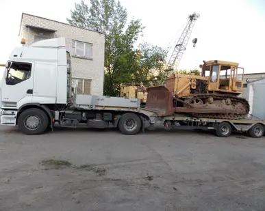 фото Перевозка трактора экскаватора контейнера бульдозера бытовки тралом