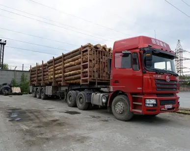 фото Аренда Лесовоза длина перевозимого 18 м