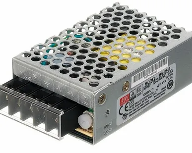 фото Встраиваемый блок питания (5 В, 5000 мА)