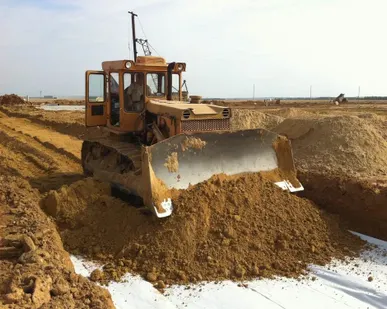 фото Земляные работы по сборке и установке ж/б опор