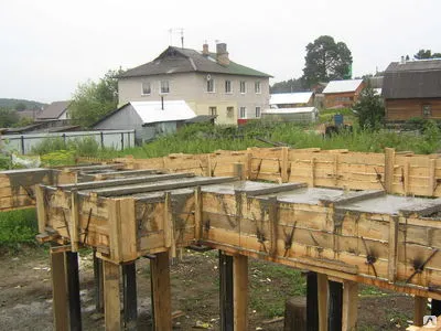 Фото №0 Устройство Фундамента подвесного на винтовых сваях