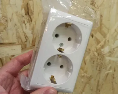 фото Розетка 2м наклад. с/з 16А ХИТ белый