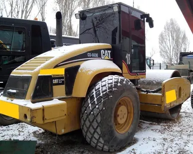 фото Каток вибрационный грунтовой Caterpillar 17 тонн