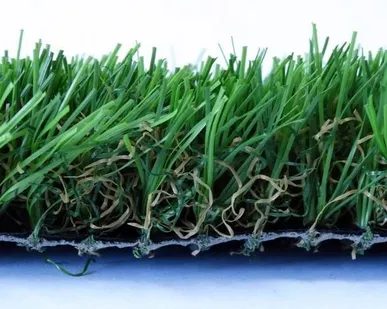 фото Искусственный газон в рулонах