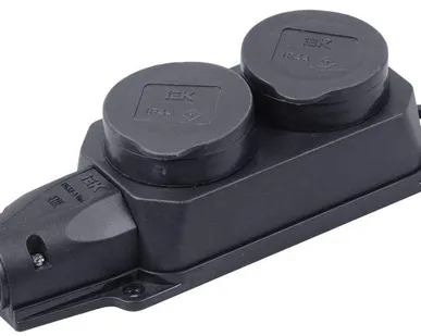 фото Розетка (колодка) 2-м Омега РБ32-1-0м IP44 с защ. крышкой каучук ИЭК PKR62-016-2-K02