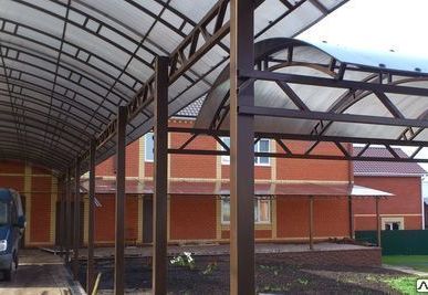 фото Металлоконструкция навесов из поликарбоната
