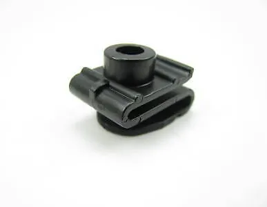 фото Пистон брызговика заднего под саморез (зажим) Hyundai/Kia HYUNDAI/KIA Пистон брызговика заднего под саморез (зажим) Hyundai/Kia 8682528000 HYUNDAI/KIA