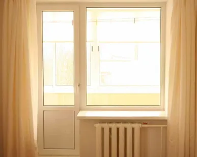 фото Оконный блок с балконной дверью
