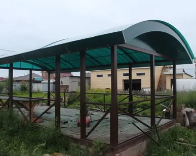 фото Беседка с крышей из поликарбоната