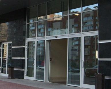 фото Входная группа в торговый центр