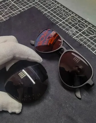 Фото №0 Окрас полимерных линз сплошной (серый, коричневый)