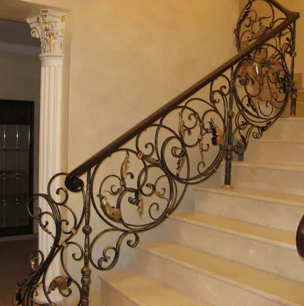 Фото №0 Перила металлические для лестницы в доме