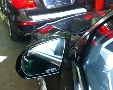 фото Противоугонная маркировка стекол и зеркал методом травления.