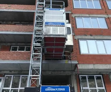 фото Строительный подъемник DAHAN SC200 на высоту 100,5 м (однокабинный)