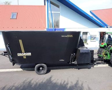 фото Вертикальный смеситель-кормораздатчик CELIKEL CHARGER V20