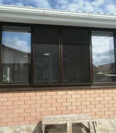 Фото №0 Установка раздвижных москитных сеток "плиссе"