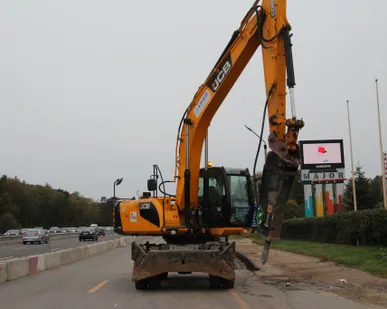 фото Аренда колесного экскаватора JCB JS 160W (гидромолот) Услуги колесного экскаватора JCB JS 160W
