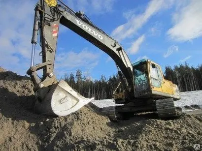 Фото №0 Рытье котлована экскаватором