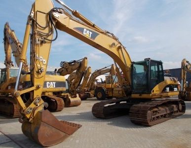 фото Роем траншеи и пруды экскаватором HIDROMEK HMK 200 W