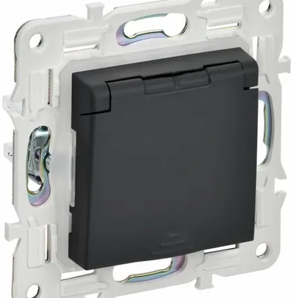 Фото №0 SKANDY Розетка 1-местная с заземлением с защитными шторками и крышкой 16А IP44 SK-R11G графит IEK