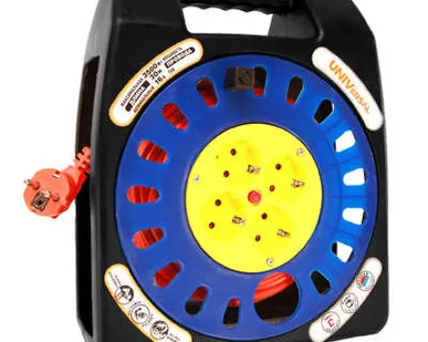 фото Удлинитель 4х40м с заземл. 16А IP20 У16-012 термо ПВС 3х1 в закрытом корпусе защ. шторки UNIVersal 1675