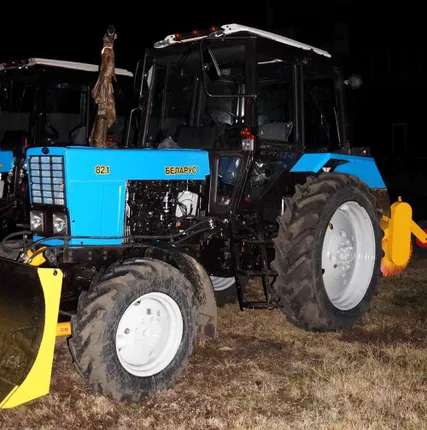 Фото №1 Коммунальная машина МК-01 (отвал ОБ-04 и щетка ЩД-01)